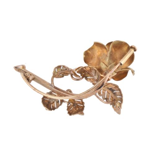 Rose-shaped brooch.