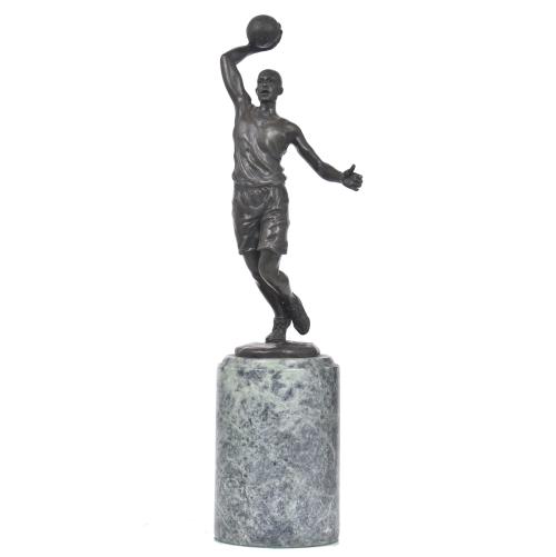 MIGUEL FERNÁNDEZ LÓPEZ, "MILO" (1955). "Jugador de básquet".