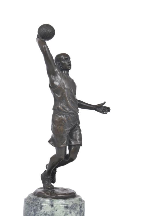MILO. "Jugador de básquet".