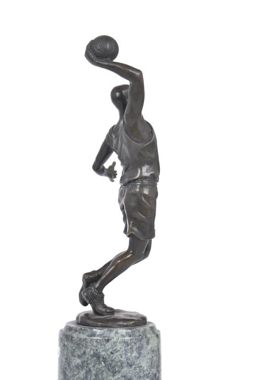 MILO. "Jugador de básquet".