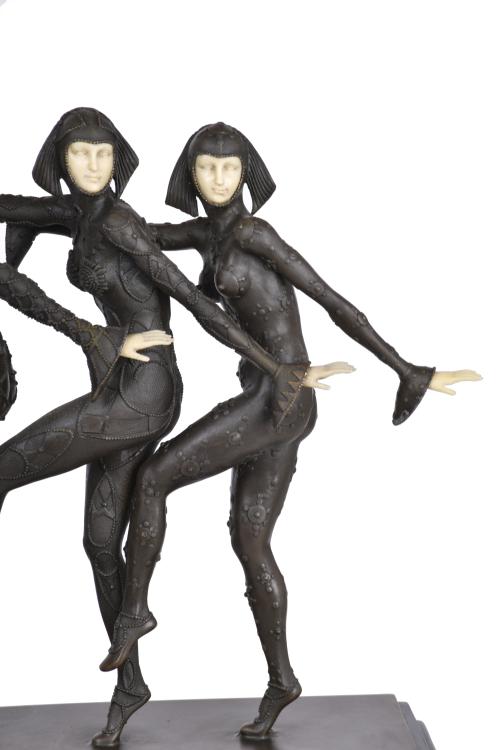 SIGUIENDO MODELOS DE DEMÉTRE CHIPARUS (1886-1947).  "Five G