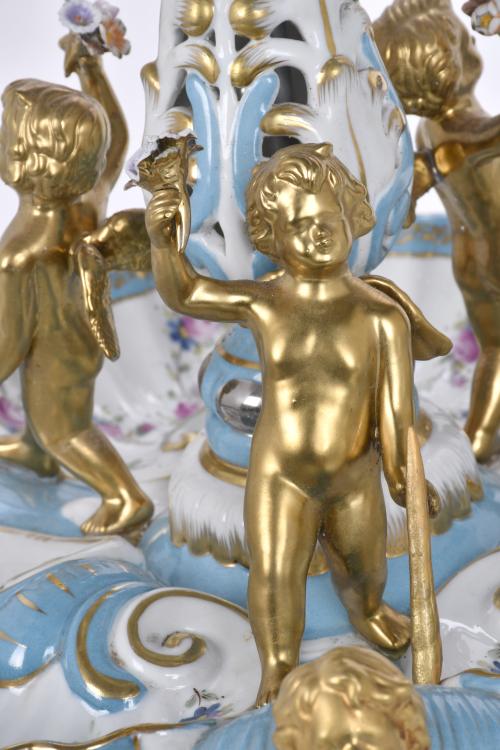 SIGUIENDO MODELOS DE SÈVRES. Centro de porcelana.