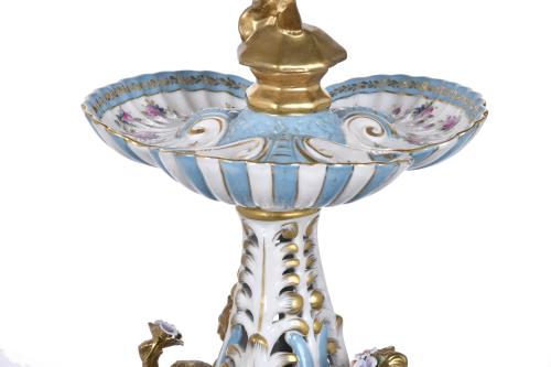 SIGUIENDO MODELOS DE SÈVRES. Centro de porcelana.
