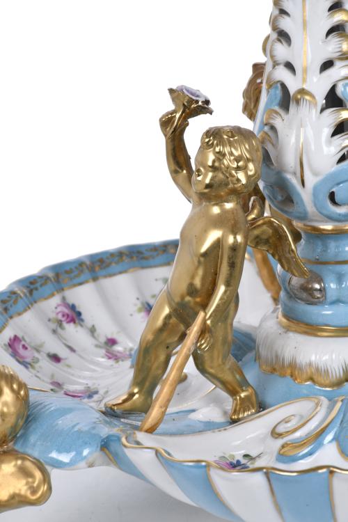 SIGUIENDO MODELOS DE SÈVRES. Centro de porcelana.