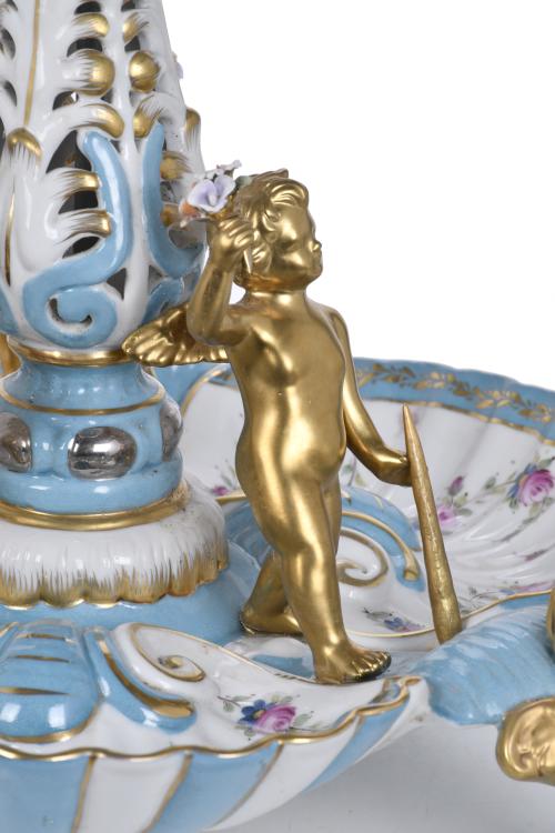 SIGUIENDO MODELOS DE SÈVRES. Centro de porcelana.