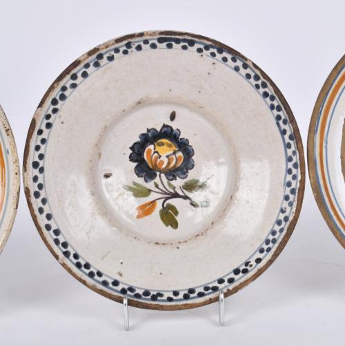 Conjunto de tres platos catalanes, siglo XIX.