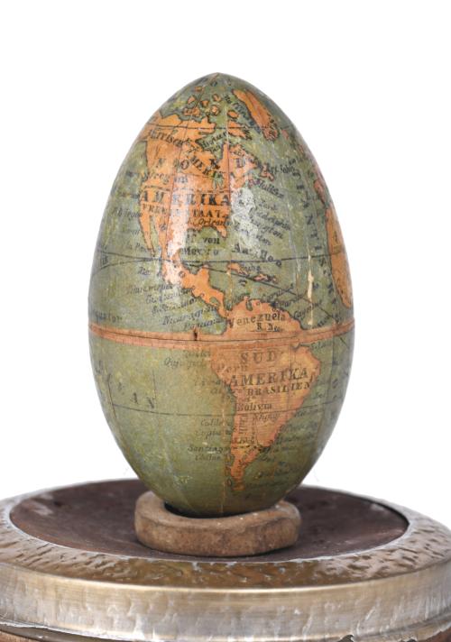Globo terráqueo en forma de huevo, posterior a circa. 1870.