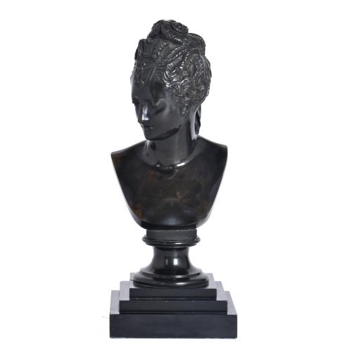 SIGUIENDO MODELOS DE JEAN GOUJON (1510 – 1564/1569). "Busto de Diane Poitiers”, fin. siglo XIX - pps. siglo XX.