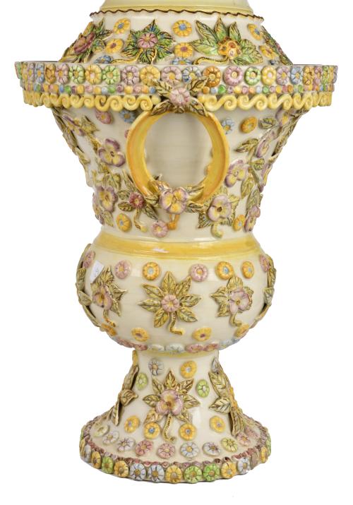 Gran jarrón en porcelana, siglo XX. 