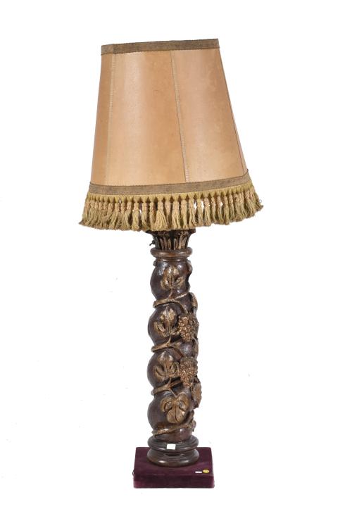 Columna salomónica de estilo Barroco, siglo XX.