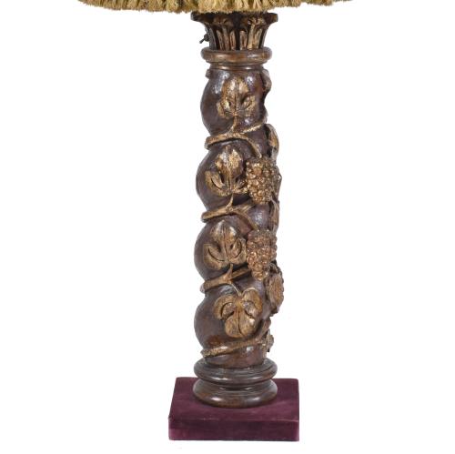 Columna salomónica de estilo Barroco, siglo XX.
