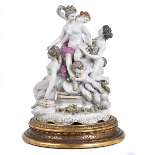 SIGUIENDO MODELOS DE MEISSEN. "El baño de Diana", siglo XX. 