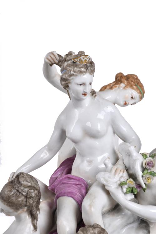 SIGUIENDO MODELOS DE MEISSEN. "El baño de Diana", siglo XX. 