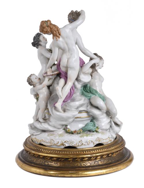 SIGUIENDO MODELOS DE MEISSEN. "El baño de Diana", siglo XX. 