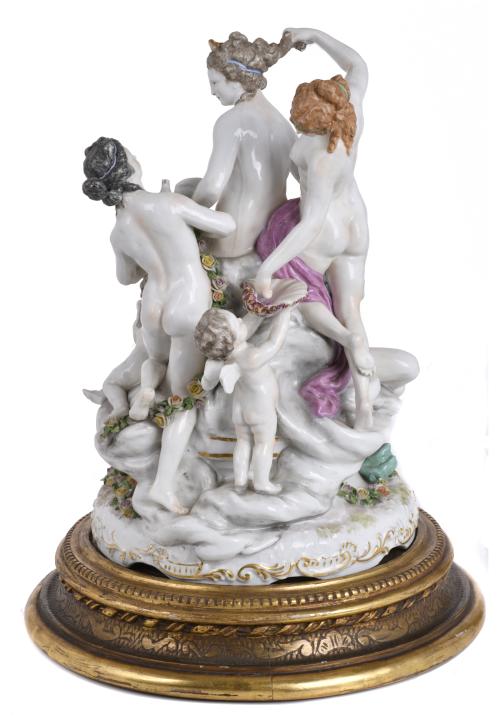 SIGUIENDO MODELOS DE MEISSEN. "El baño de Diana", siglo XX. 