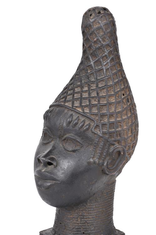 ESCUELA AFRICANA, SIGLO XX.   Cabeza de una Reina Madre, Ni
