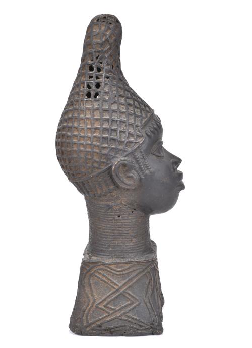 ESCUELA AFRICANA, SIGLO XX.   Cabeza de una Reina Madre, Ni