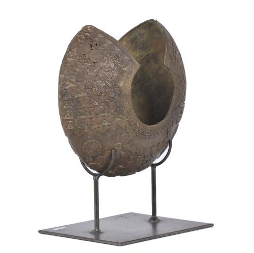 ESCUELA AFRICANA, SIGLO XX.   Brazalete, probabalemente de 