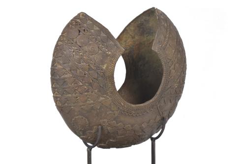 ESCUELA AFRICANA, SIGLO XX.   Brazalete, probabalemente de 