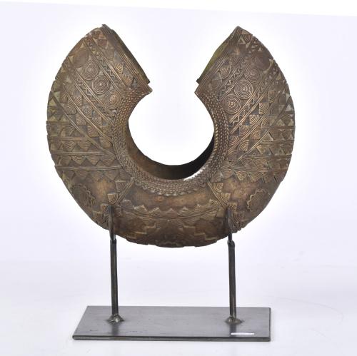 ESCUELA AFRICANA, SIGLO XX.   Brazalete, probabalemente de 