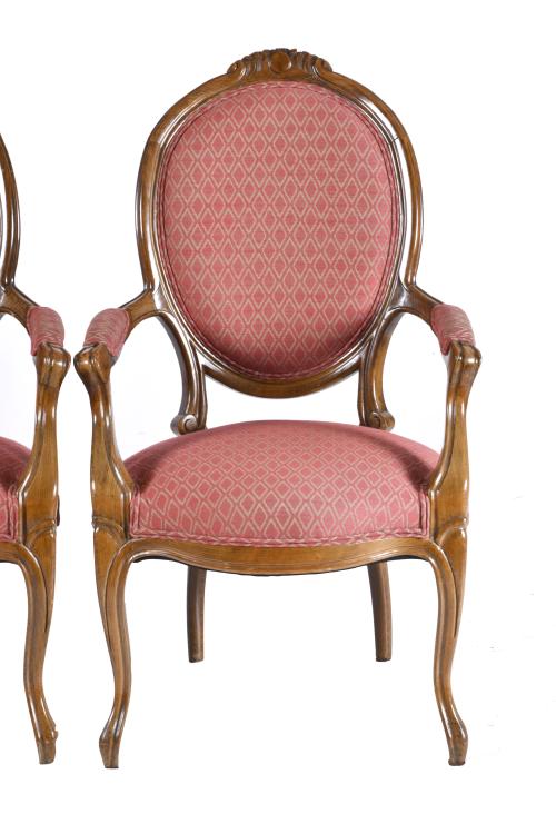 Pareja de sillones de estilo Isabelino, med. siglo XX. 