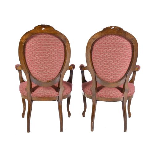 Pareja de sillones de estilo Isabelino, med. siglo XX. 
