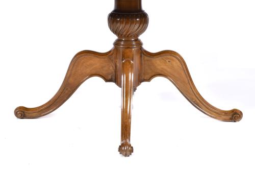 Mesa de comedor Victoriana, siglo XIX. 