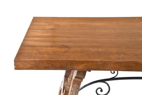 Mesa con patas de lira, siglo XX. 