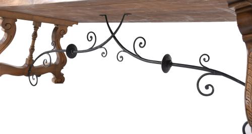 Mesa con patas de lira, siglo XX. 