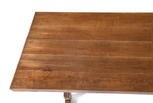 Mesa con patas de lira, siglo XX. 