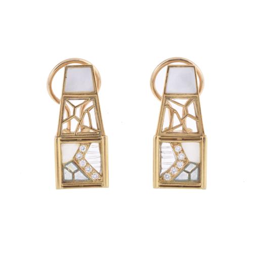 Bagués. Pendientes con diamantes, esmalte y madre perla.