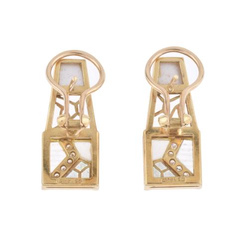 Bagués. Pendientes con diamantes, esmalte y madre perla.