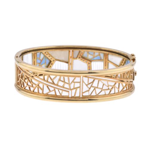Bagués. Pulsera con diamantes esmalte y madre perla.