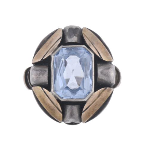 Anillo Art Déco con aguamarina.