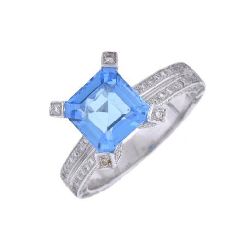 Ring with topaz and diamonds