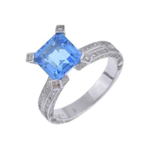Anillo con topacio y diamantes