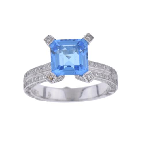 Anillo con topacio y diamantes
