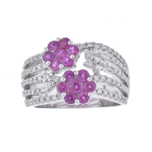 Anillo con rubíes y diamantes.