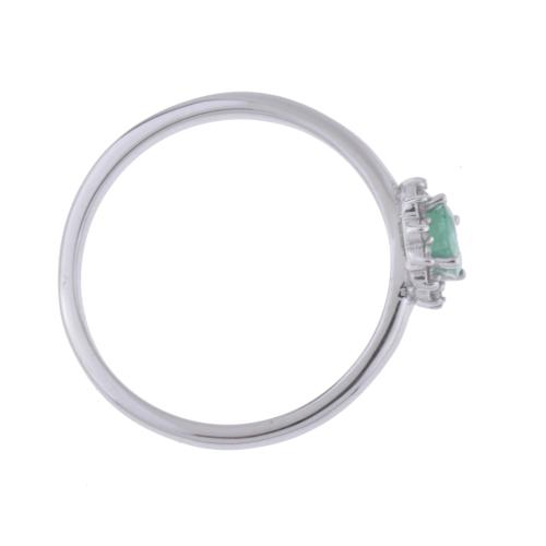 Sortija con esmeralda y rosetón de diamantes.