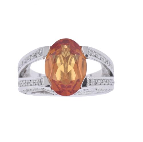Anillo con citrino y diamantes.