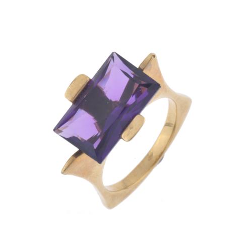 Anillo fantasía con amatista.