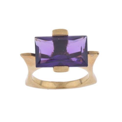 Anillo fantasía con amatista.