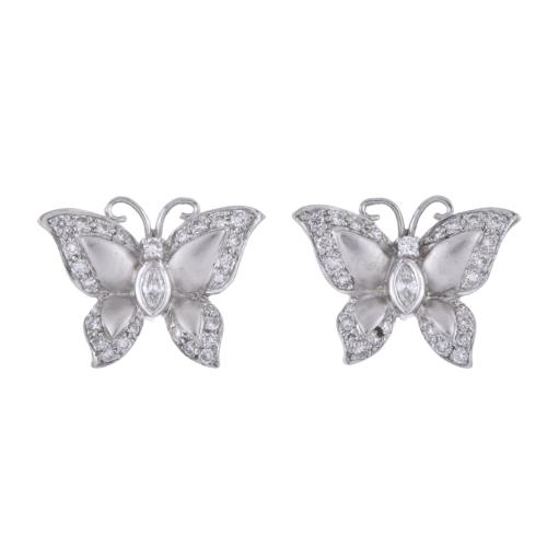 Pendientes en forma de mariposa con diamantes.
