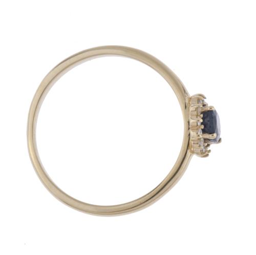 Anillo con zafiro y rosetón de diamantes.