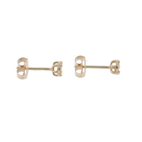 Pendientes con diamantes.