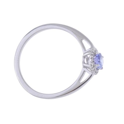 Ring with tanzanite and diamonds rosette.