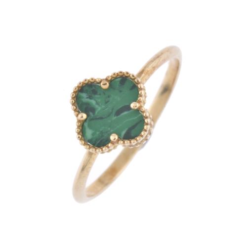 Clover-shaped ring with malachite.
