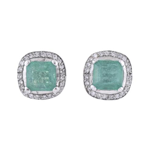 Pendientes de esmeraldas con rosetón de diamantes.