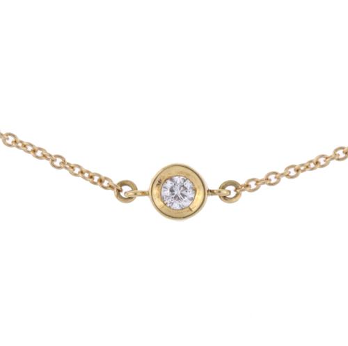 Pulsera con chatón de diamante.