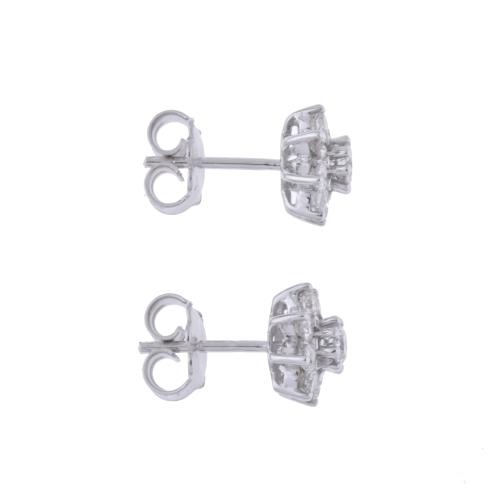 Pendientes con rosetón de diamantes.